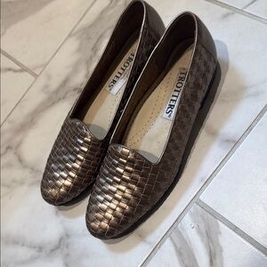 Trotters Classic Bronze Woven Leather Loafers Flats